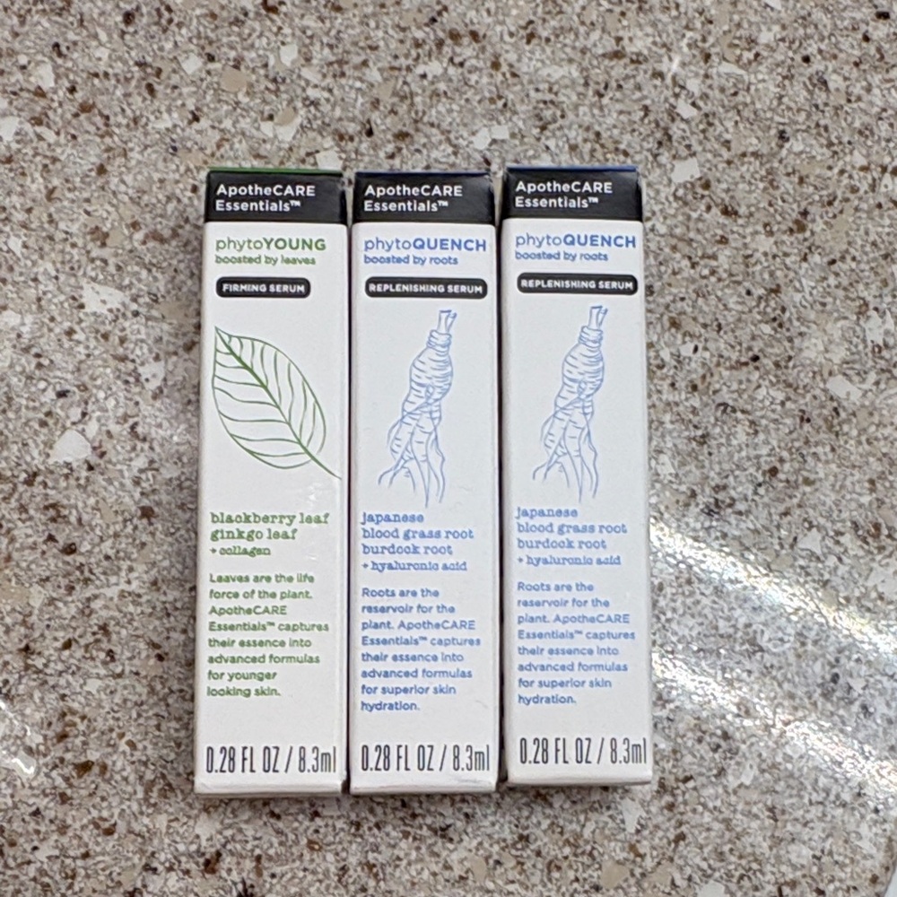 ApotheCARE Essentials phytoQUENCH Replenishing Serum — White & Blue